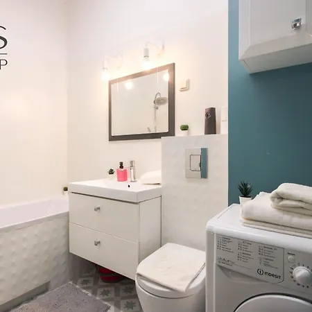 Great With A Garden In The Center, Old Town