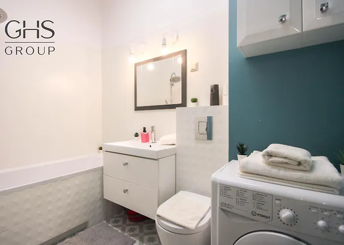 Great With A Garden In The Center, Old Town